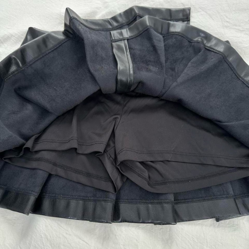 Low Rise Faux Leather Pleated Mini Skirt - Picture 5 of 8